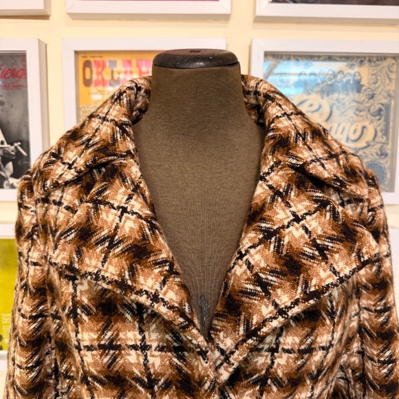 Vintage 70s Brown Plaid Belted Coat – Mid-Length - Picture 7 of 11